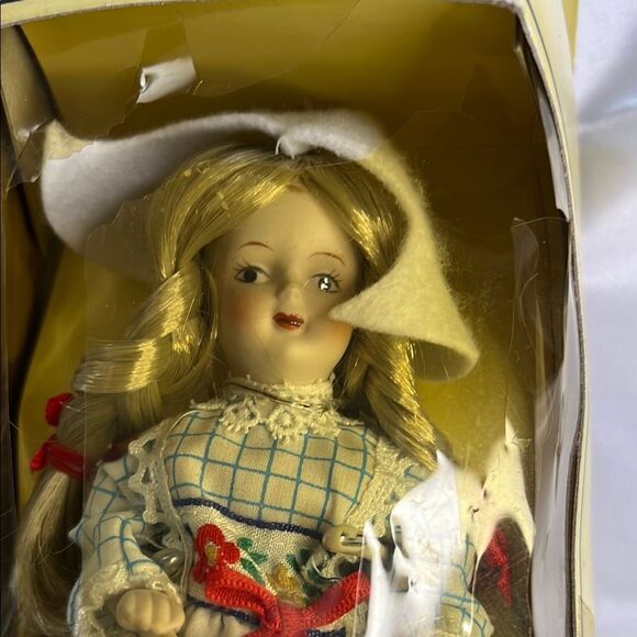 Vintage The Porcelain Collection  International Series  All 4 Dolls included - Picture 12 of 16